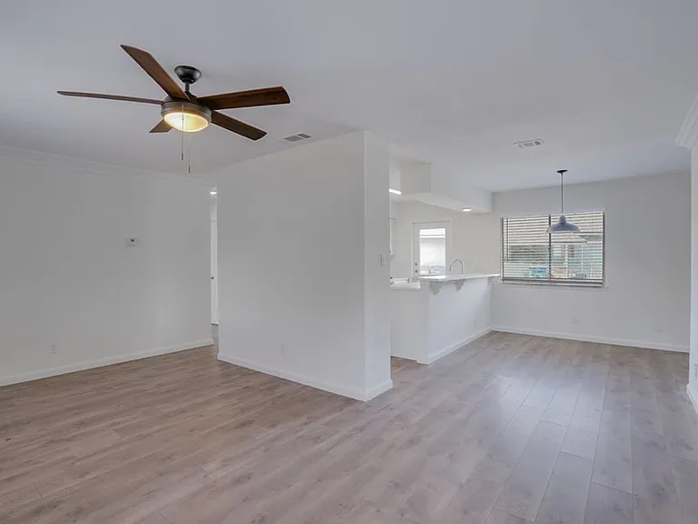 304 John Nance Garner Cir #A2 — Photo 16