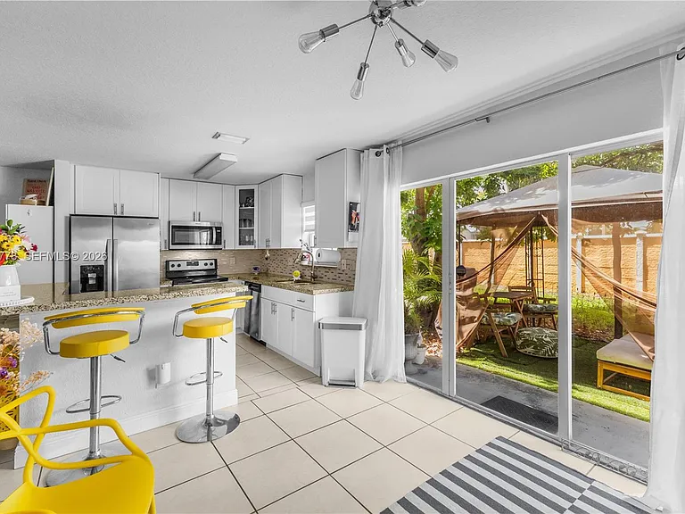 2420 SW 87th Way — Photo 12