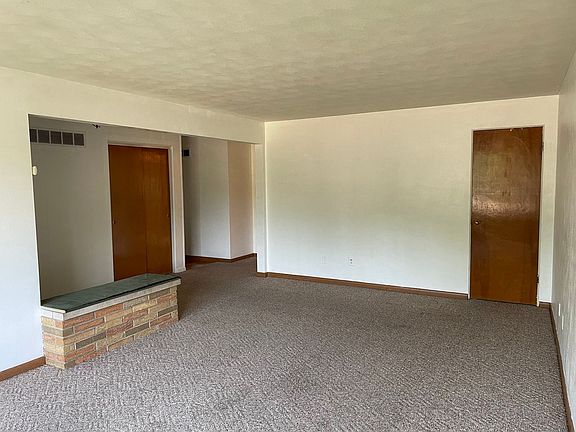 3rd image of 5015 N Knoxville Ave