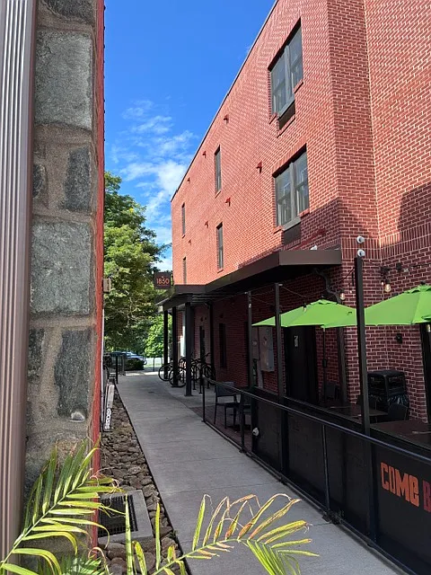 1 bed, 351 sqft, $1,400 — Photo 2