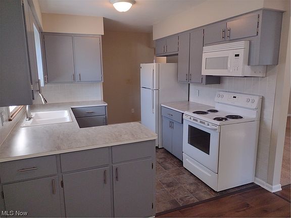 5th image of 405 Franklin Ave
