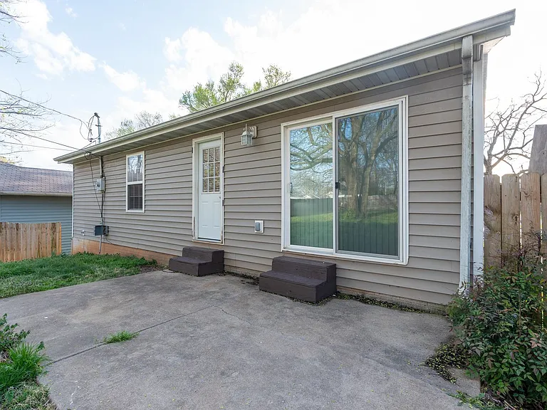 1156 S Grant Ave — Photo 10
