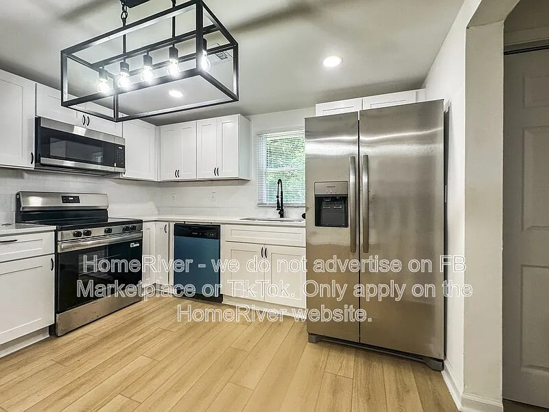 4 bed, 2.0 bath, 1000 sqft, $1,750 — Photo 3