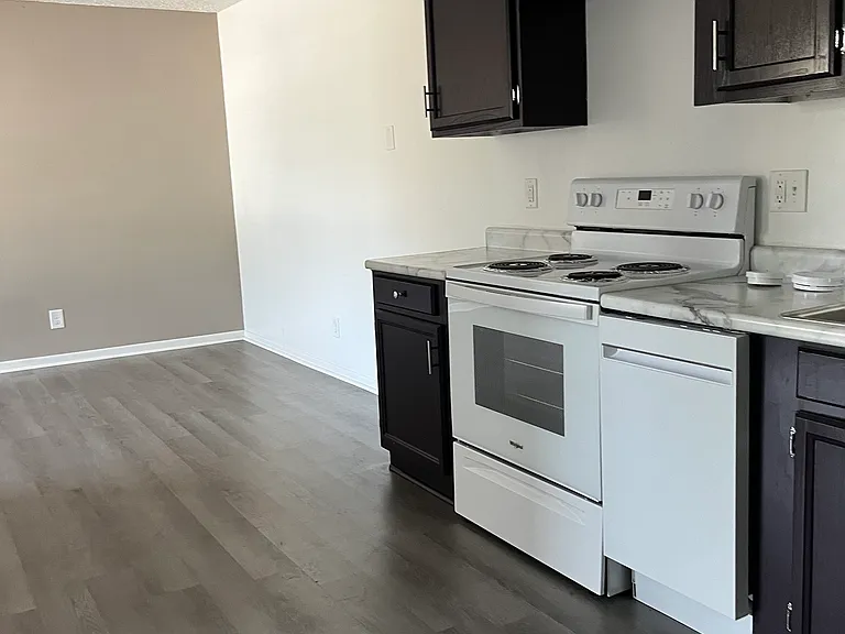 218 NW Chapel Dr #1 — Photo 9