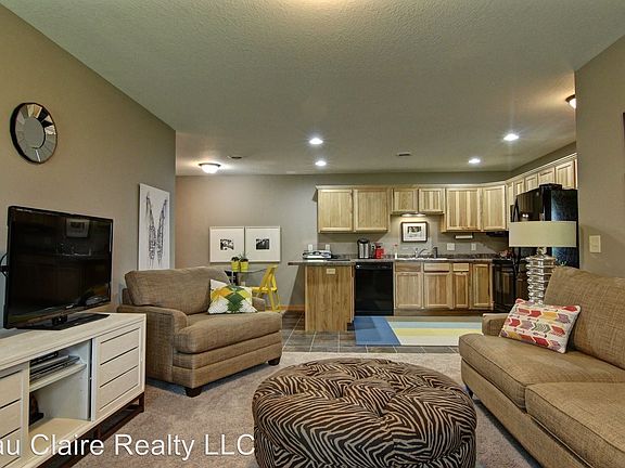 4th image of 1020 21st St SE APT 4