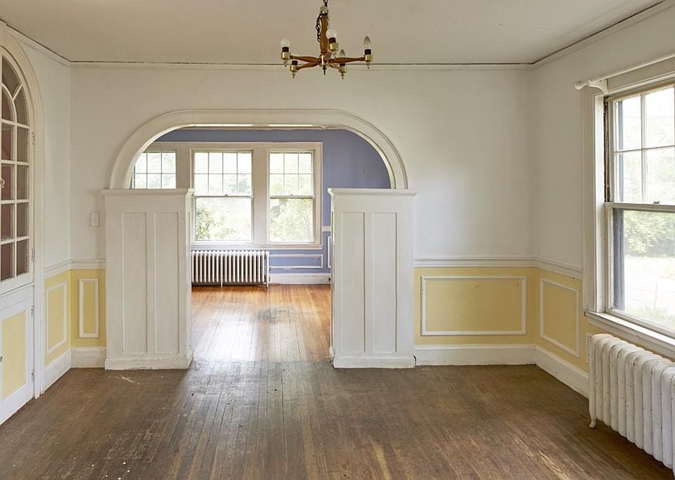 2nd image of 320 Huron Ave
