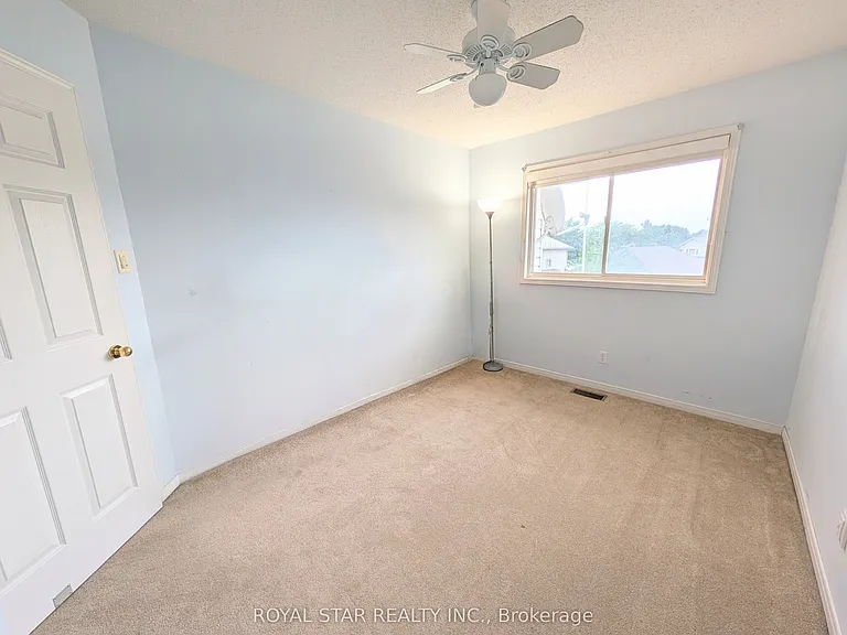 38 Springcreek Cres — Photo 17