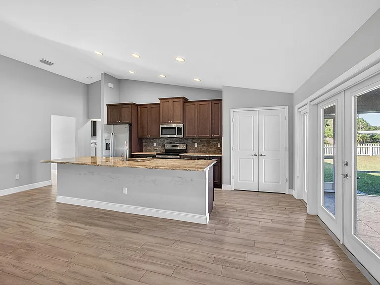 2501 SE Mariposa Ave — Photo 49