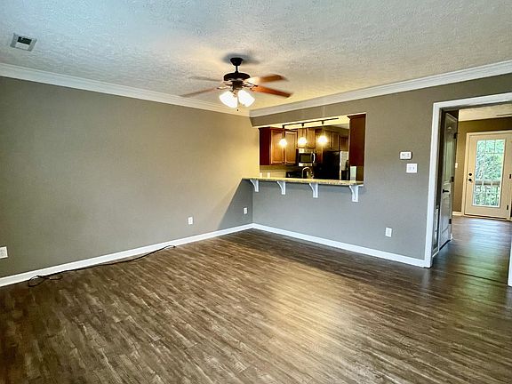 3rd image of 142 Old Tavern Cir #1