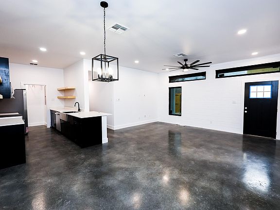 4th image of 626 Glazebrook St #B