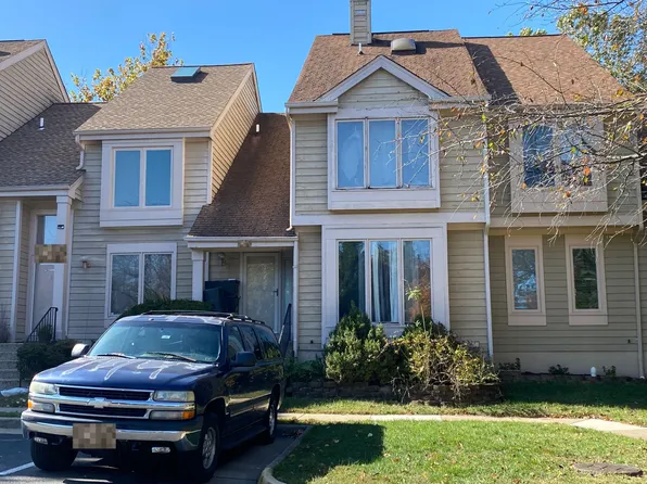 1057 Nicklaus Ct, Herndon, VA 20170