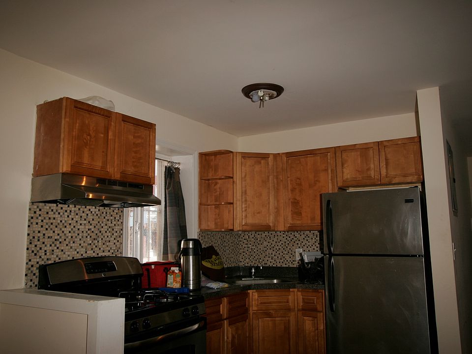 2nd image of 444 Throop Ave #2