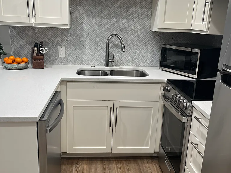 Fully equipped kitchen with everything you need