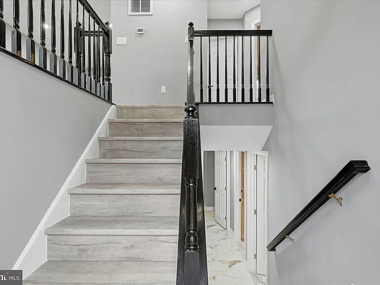 6915 Adel St — Photo 5