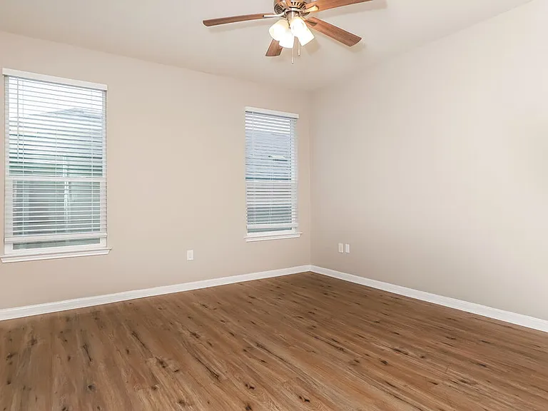 415 N Heatherwilde Blvd — Photo 10