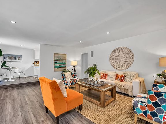 2nd image of 933 11th St APT 15