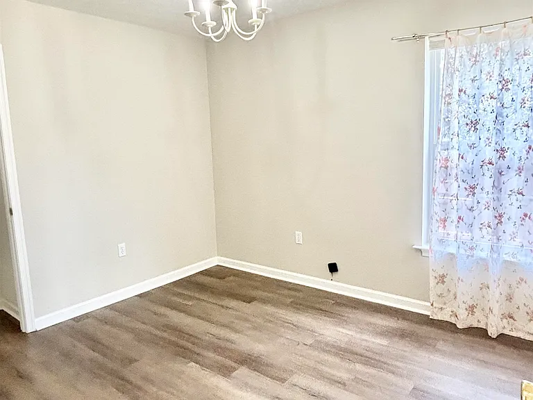 2400 Monroe St — Photo 12