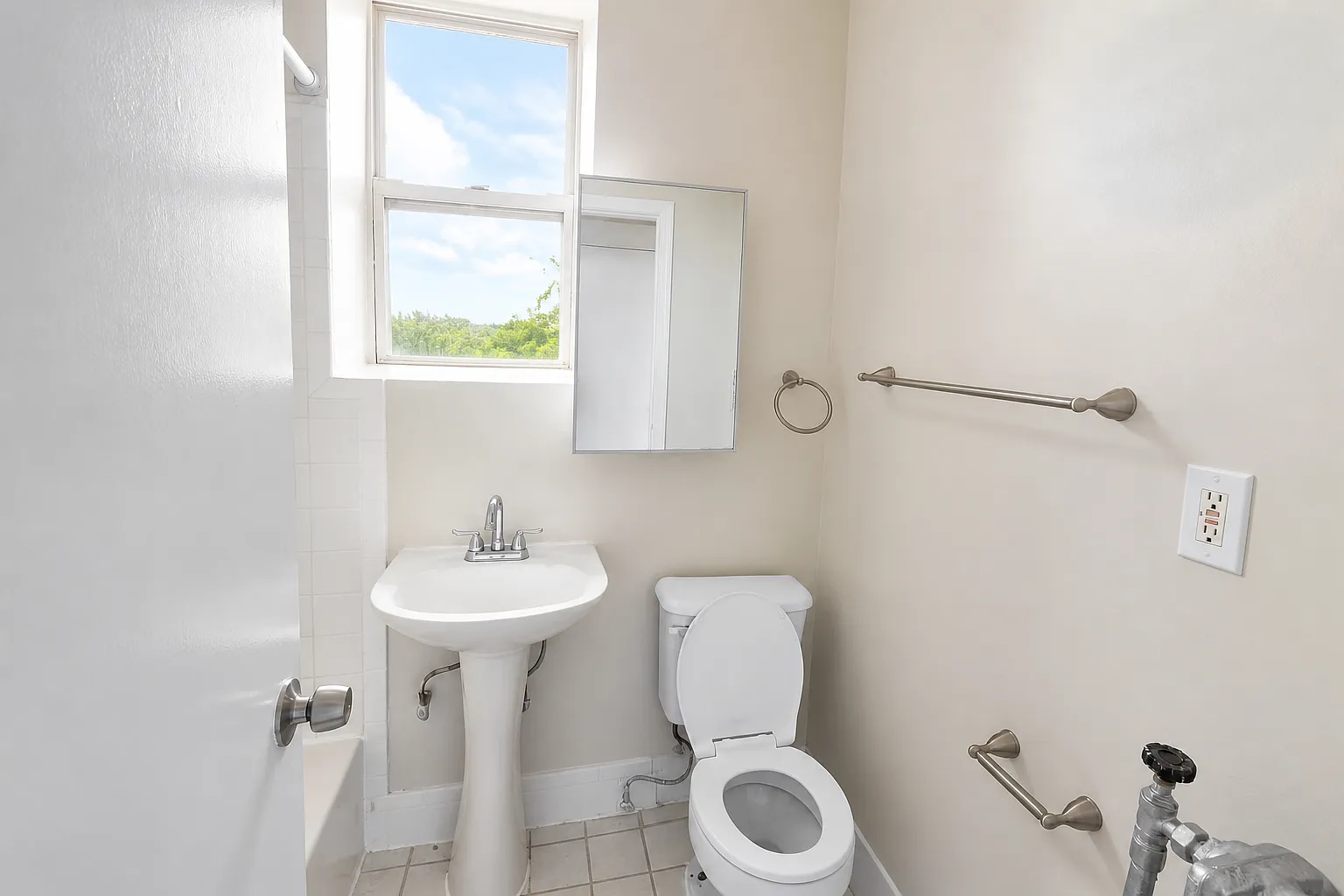 2 bed, $1,800 — Photo 2