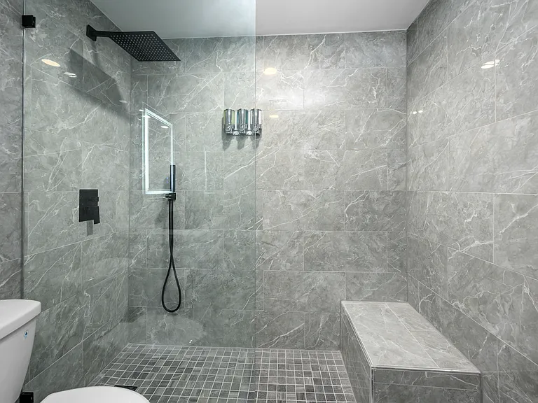 1118 Banks St #25 — Photo 12