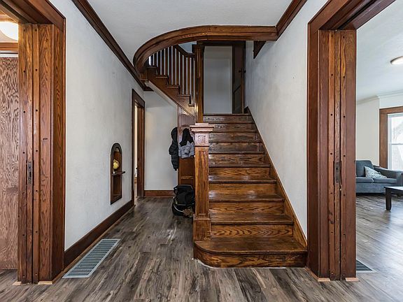 4th image of 3910 E Bellefontaine Rd