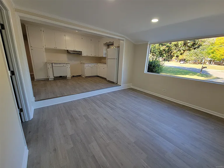 950 Karen Rd — Photo 3