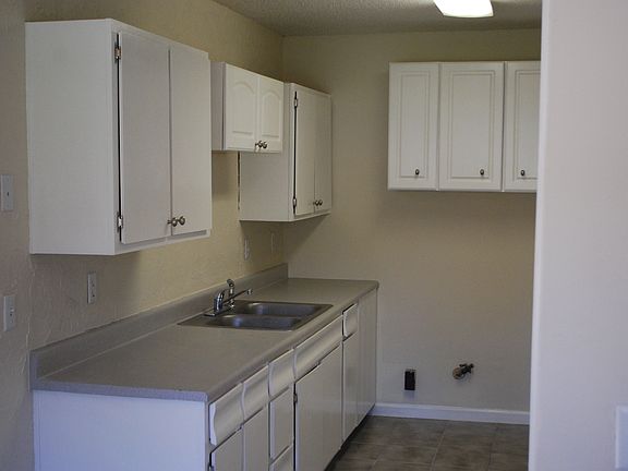 5th image of 3480 Newton Dr