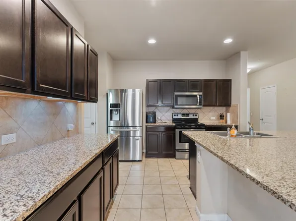 124 Denton Dr, Hutto, TX 78634