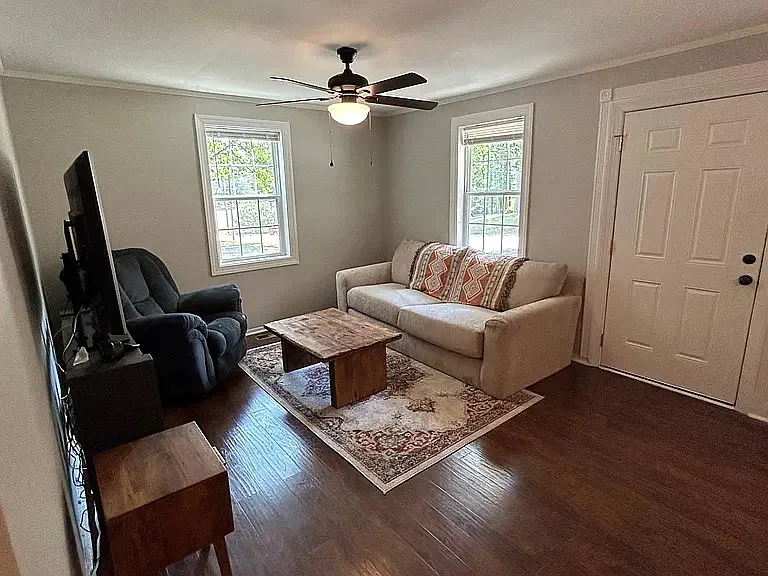 2 bed, 825 sqft, $1,275 — Photo 2