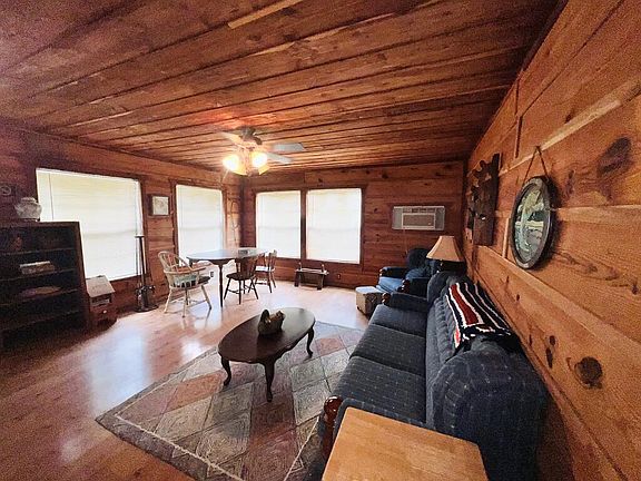 5th image of 110 Possum Ln