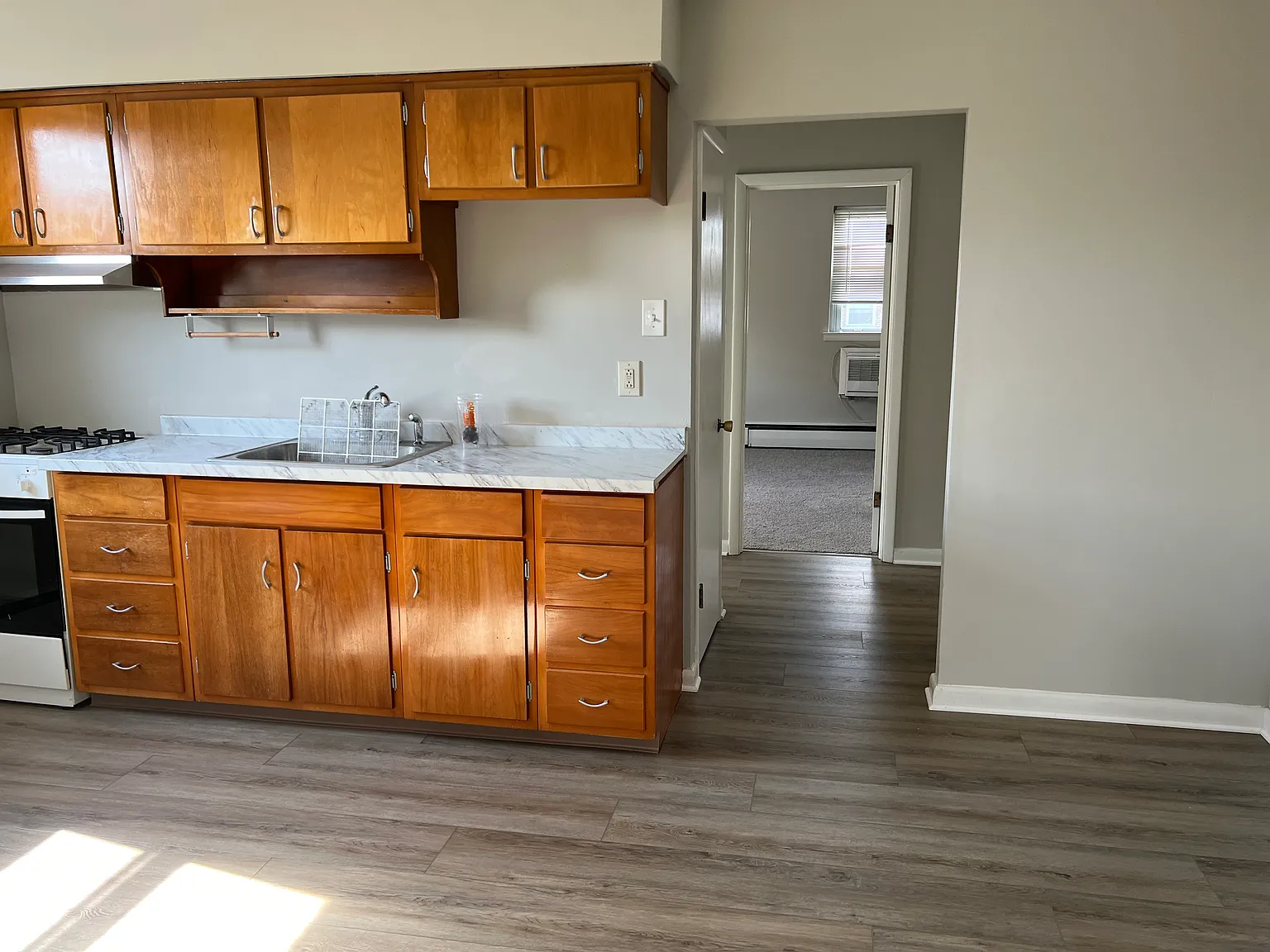 1 bed, 750 sqft, $1,150 — Photo 3
