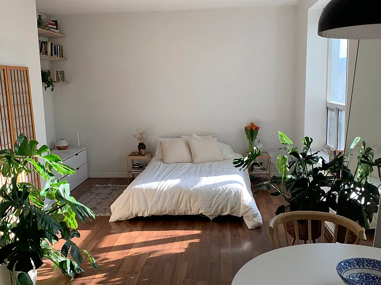 225 Gladstone Ave — Photo 123