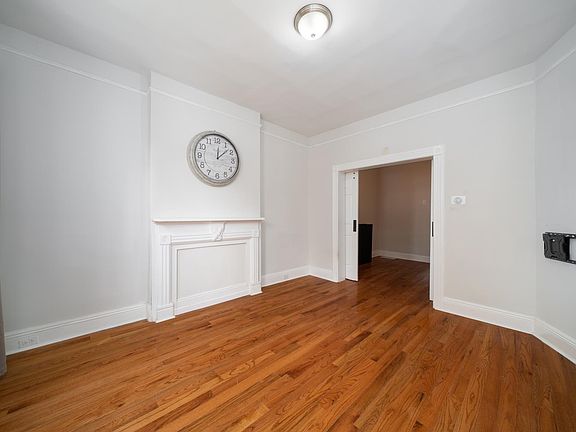5th image of 344 Bramhall Ave Unit 1