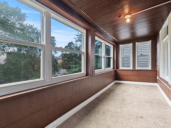 3rd image of 820 E 89th Pl