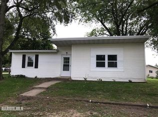 702 Beech St, Savanna, IL 61074