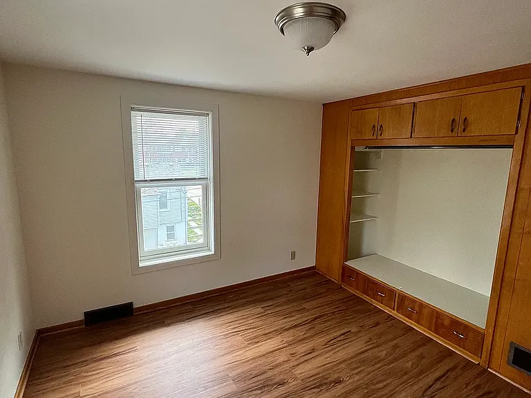 209 2nd St NW #1-2 — Photo 17