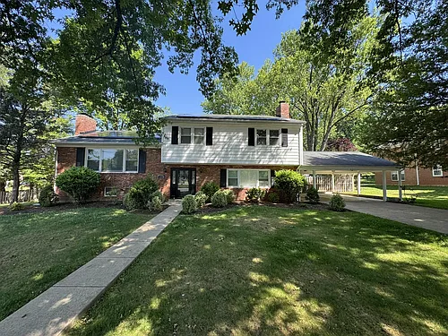 1100 Maple Ave E Photo 1