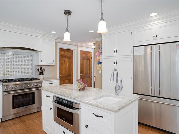 3rd image of 6501 Hillcroft Dr