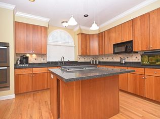 1036 Greystone Manor Pkwy, Chesterfield, MO 63005