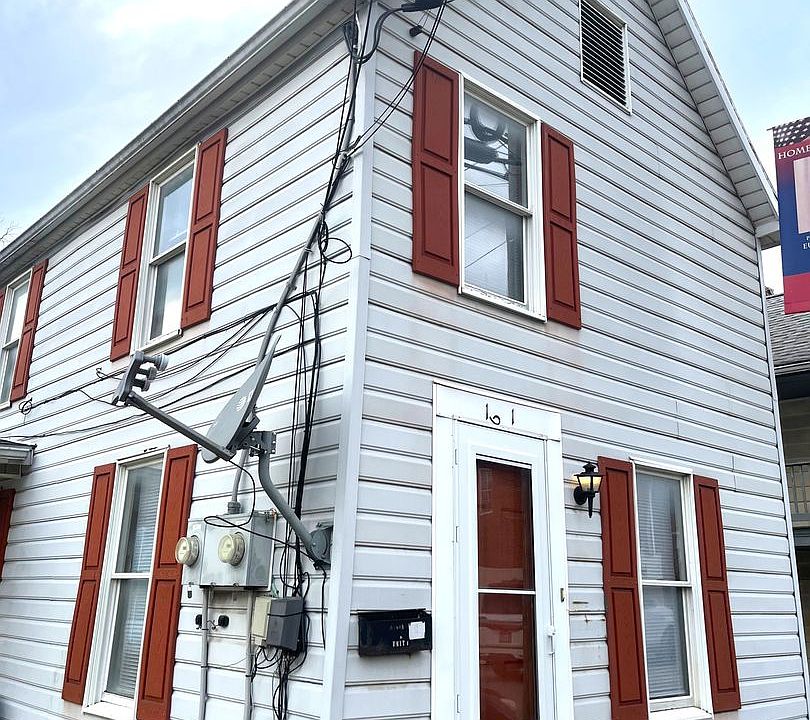 1st image of 161 S 4th St APT 1