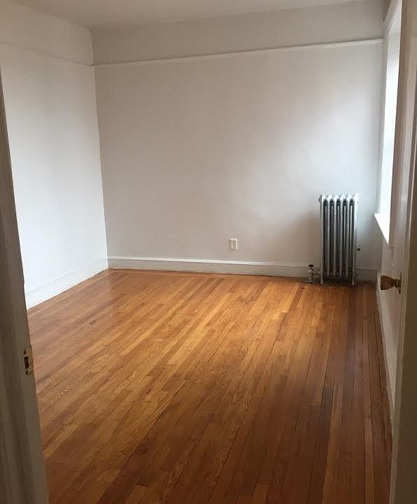 2nd image of 1534 Selwyn Ave #1