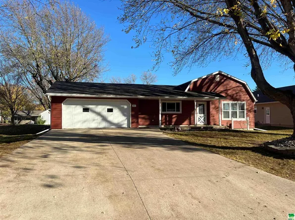 607 Georgia Ave SW, Orange City, IA 51041