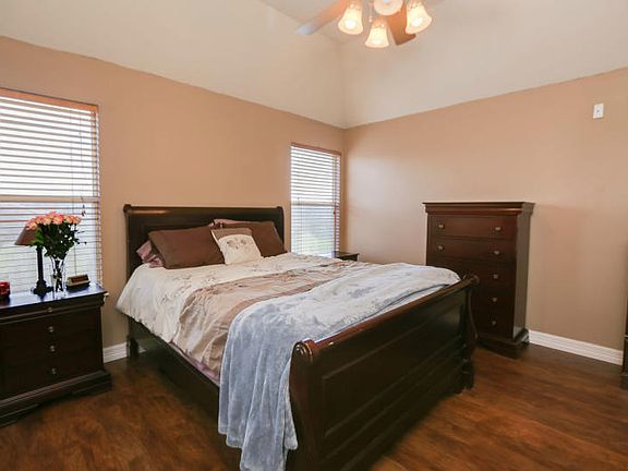 4th image of 3133 Edmonton Dr