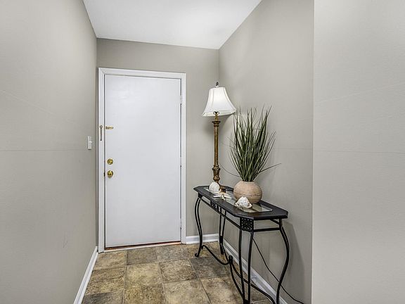 4th image of 816 9th Ave. S #202A