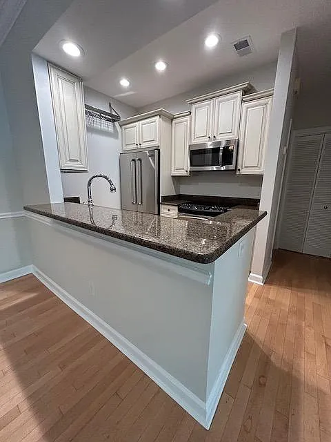 2 bed, 969 sqft, $2,600 — Photo 4