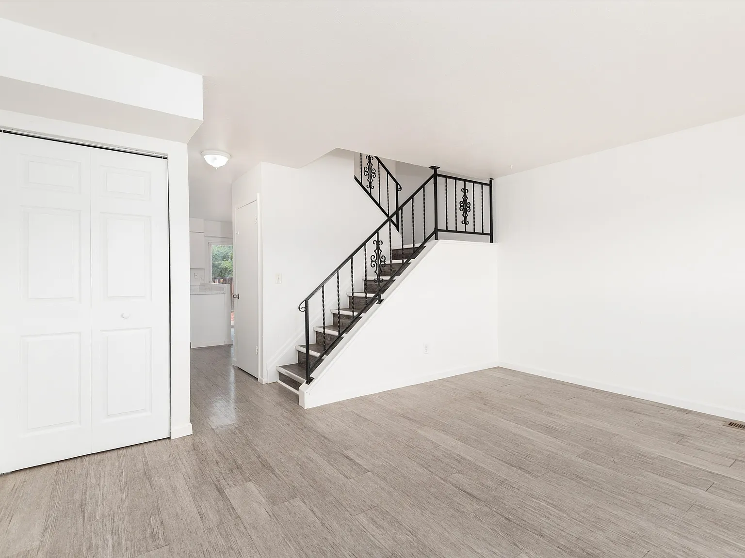 2280 Billings St - - — Photo 4