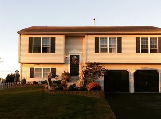 201 Meadowcrest Ln, Douglassville, PA 19518