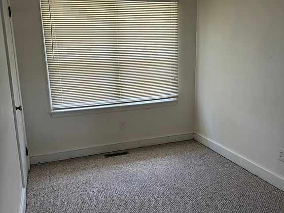 4th image of 605 E 10th St