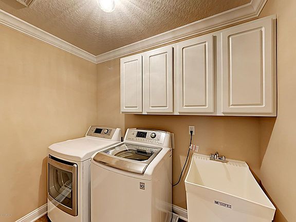 4th image of 325 N Bellagio Dr