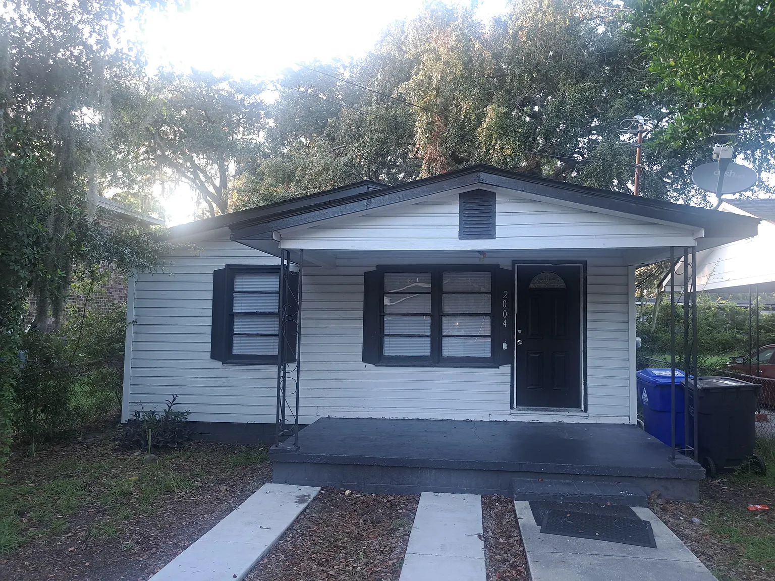 3 bed, 990 sqft, $2,100 — Photo 1