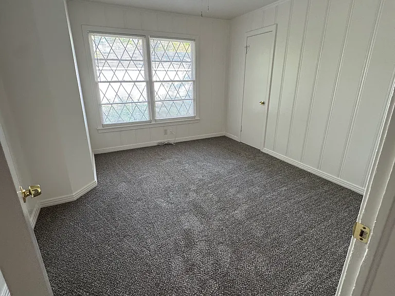 1601 Graham Dr — Photo 5